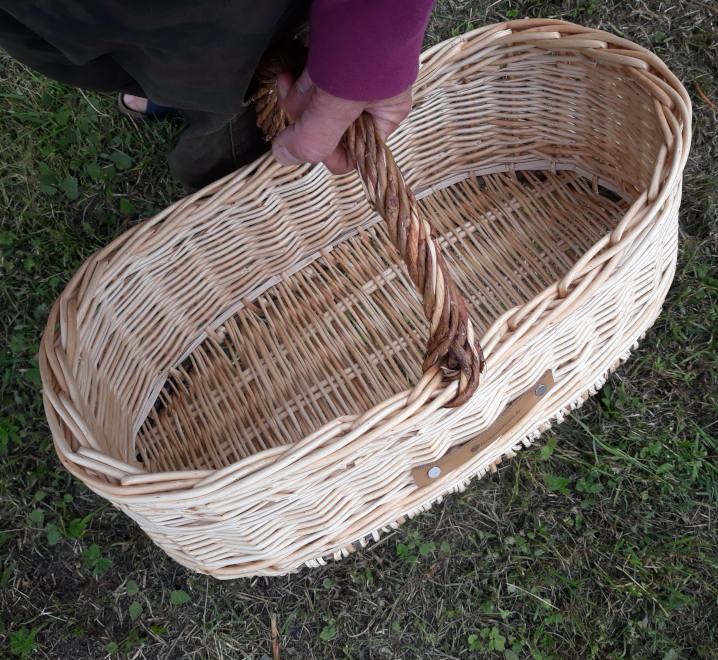 Détail fond panier incurve en osier blanc - Les Liens Naturels - Atelier de Vannerie - Audrey Alvarez - Ladeuze - Belgique