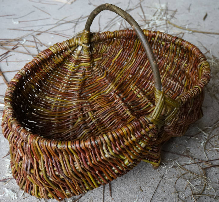 panier en vannerie sur arceaux - Les Liens Naturels - Atelier de Vannerie - Audrey Alvarez - Ladeuze - Belgique