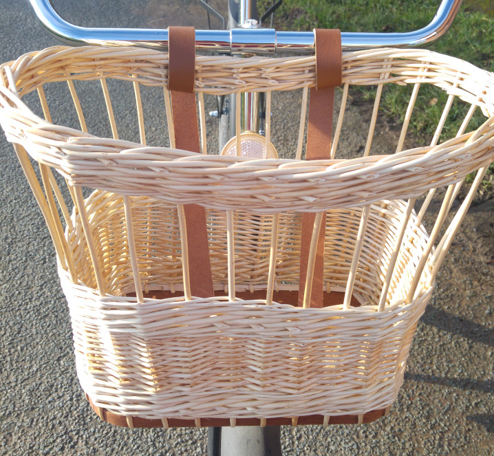 Détail panier velo en osier blanc - Les Liens Naturels - Atelier de Vannerie - Audrey Alvarez - Ladeuze - Belgique