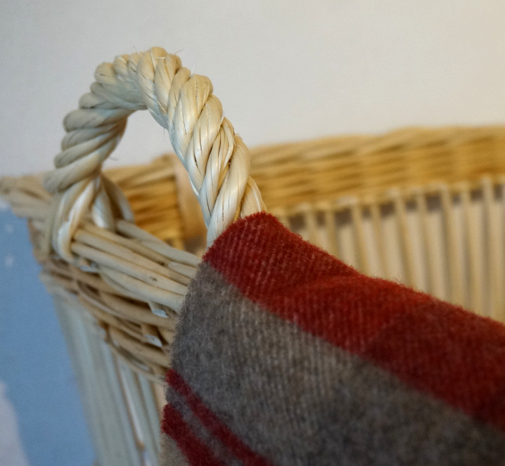 Détail panier à linge en osier blanc - Les Liens Naturels - Atelier de Vannerie - Audrey Alvarez - Ladeuze - Belgique