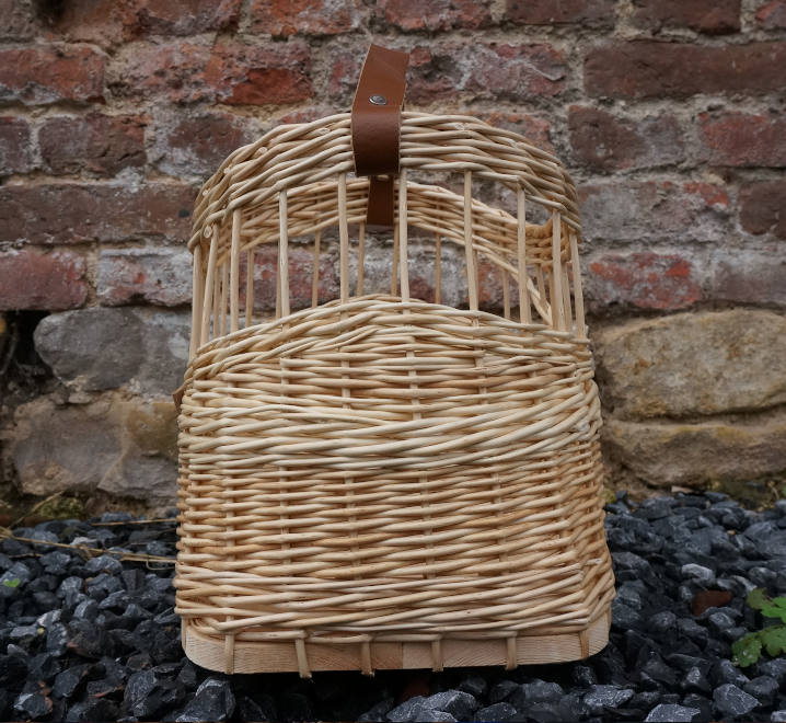 Détail porfil Porte-bouteilles en osier blanc - Les Liens Naturels - Atelier de Vannerie - Audrey Alvarez - Ladeuze - Belgique