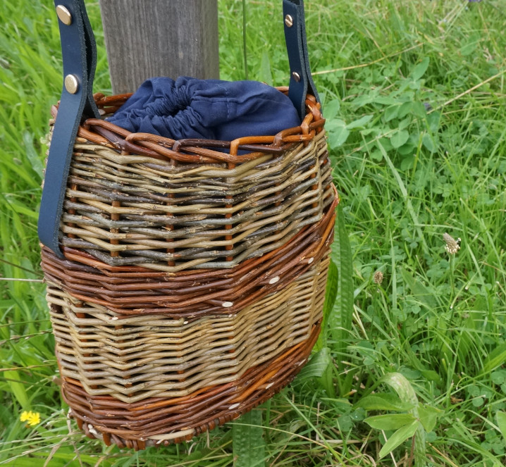 Détail petit sac en osier  - Les Liens Naturels - Atelier de Vannerie - Audrey Alvarez - Ladeuze - Belgique