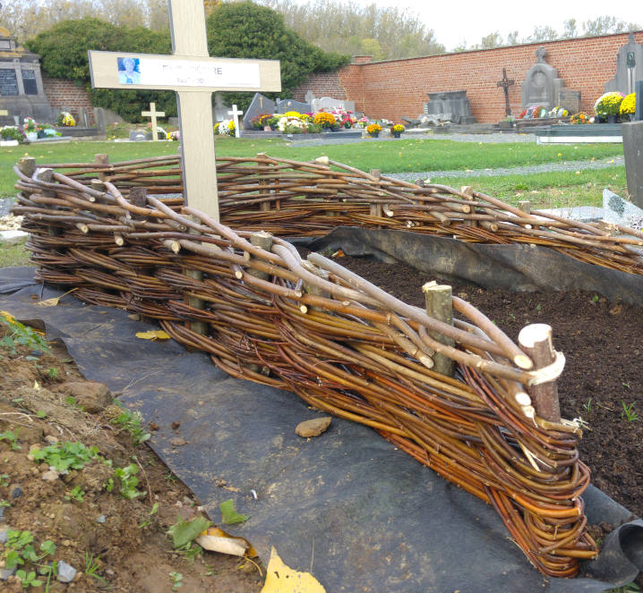 Détail aménagement sépulture en plessis d'osier - Les Liens Naturels - Atelier de Vannerie - Audrey Alvarez - Ladeuze - Belgique